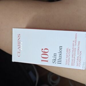 Clarins Skin Illusion Fluid in 106 Vanilla